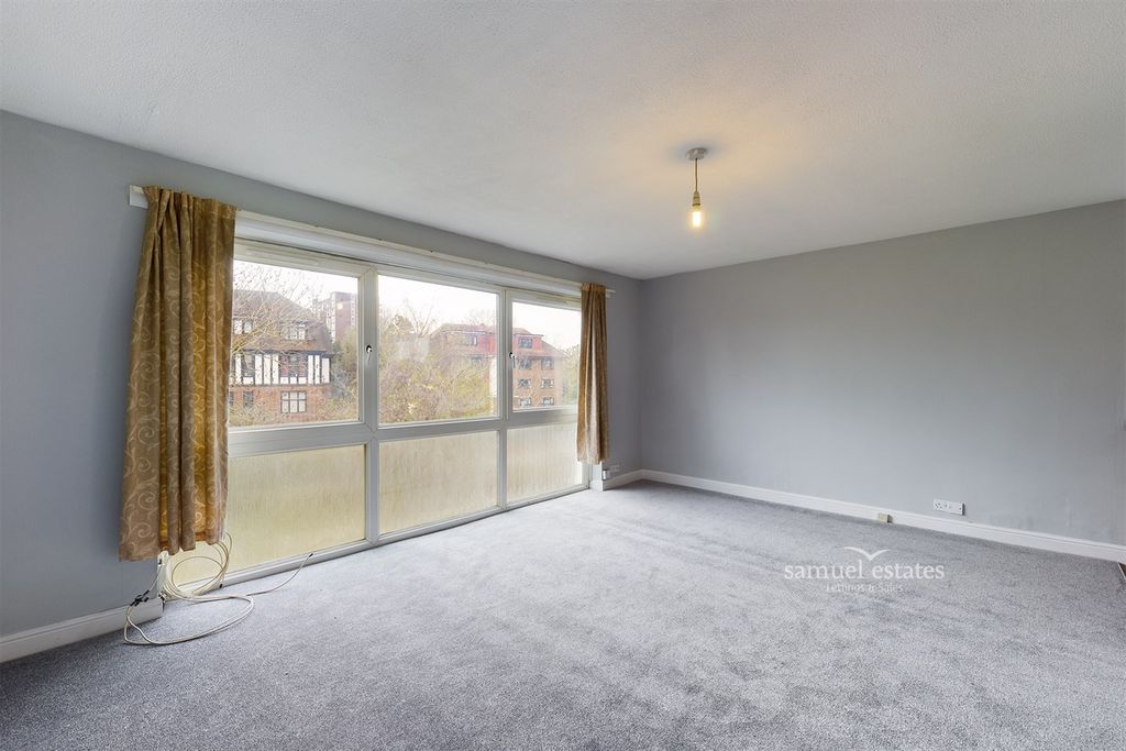 Property photo 1 of 9 Living Room