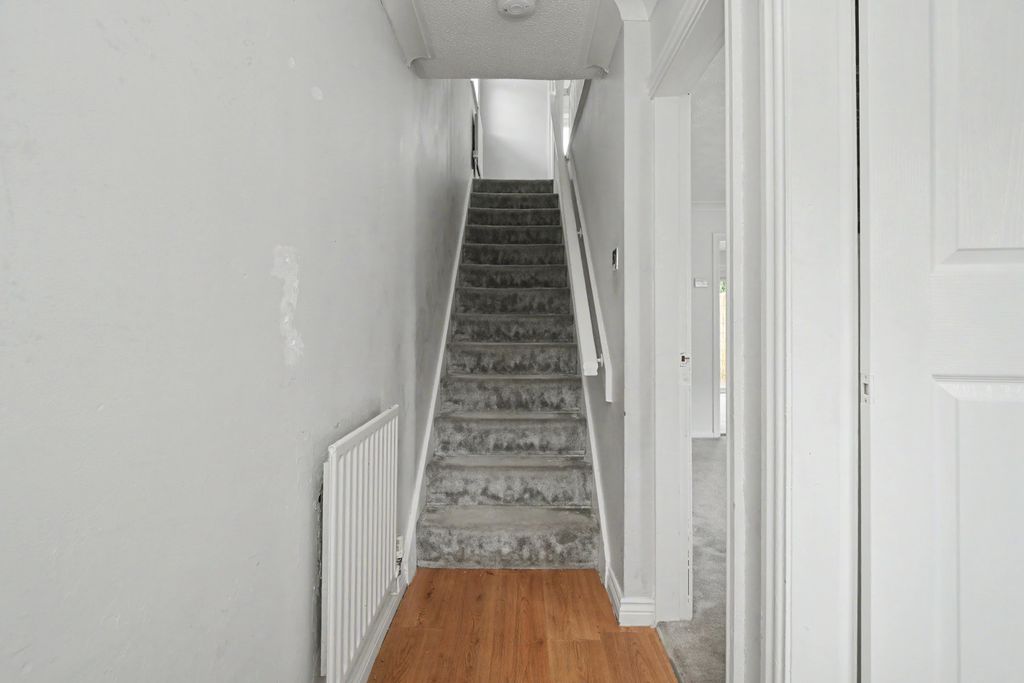Property photo 2 of 20 10 Grantham Street, Blackburn, Lancashire, Bb2 4Bz