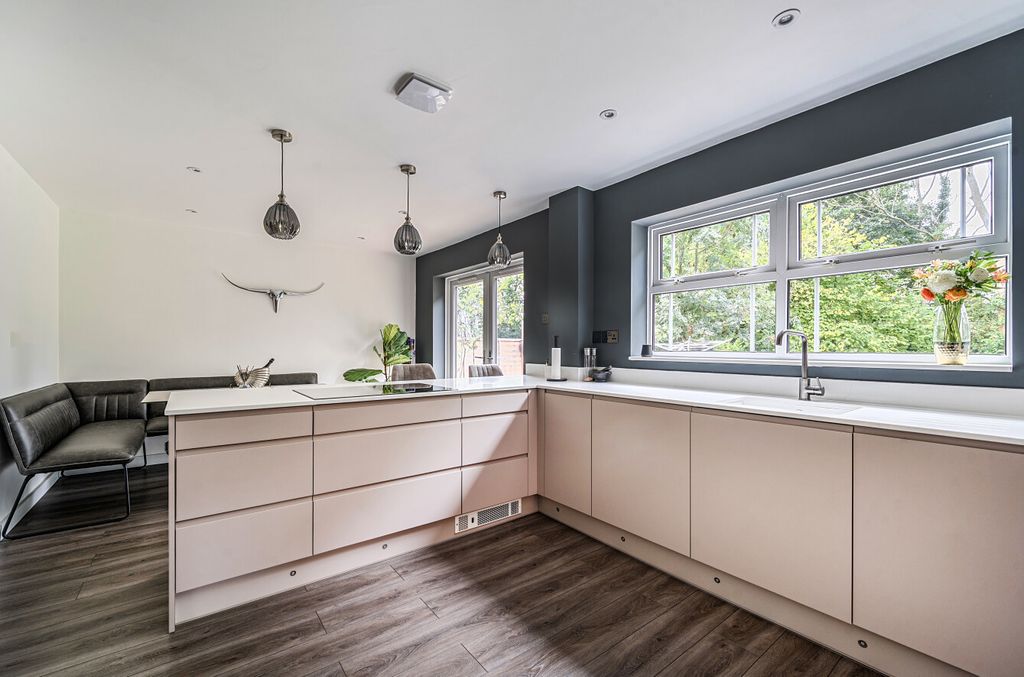 Property photo 3 of 18 Kitchen