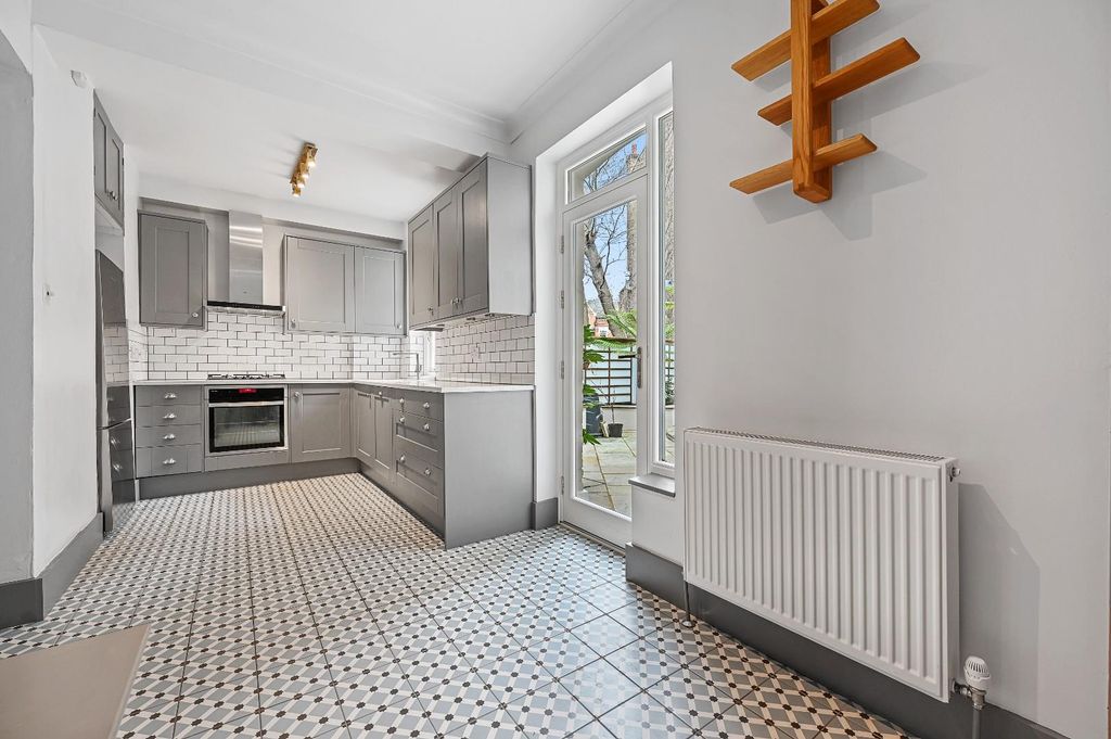 Property photo 3 of 12 Fbl -Blythe Road - Kitchen3 (1).Jpg