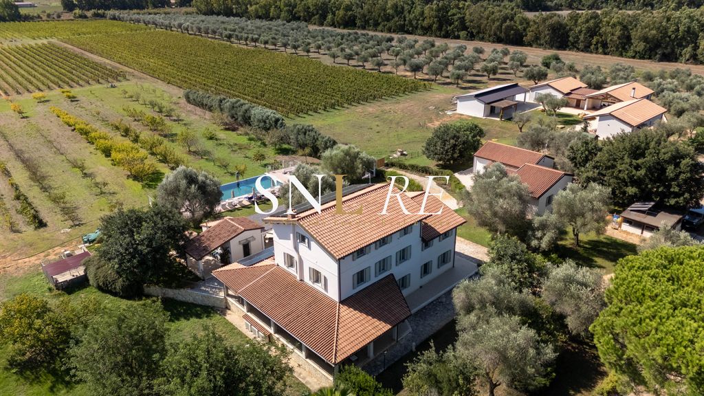 Property photo 1 of 32