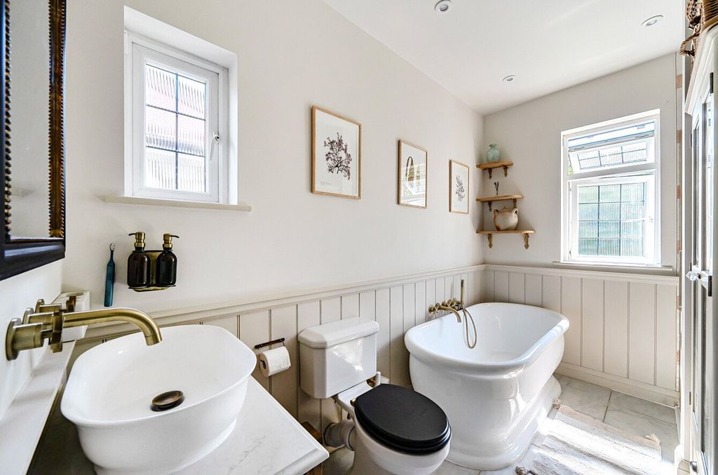 Property photo 3 of 26 Bathroom