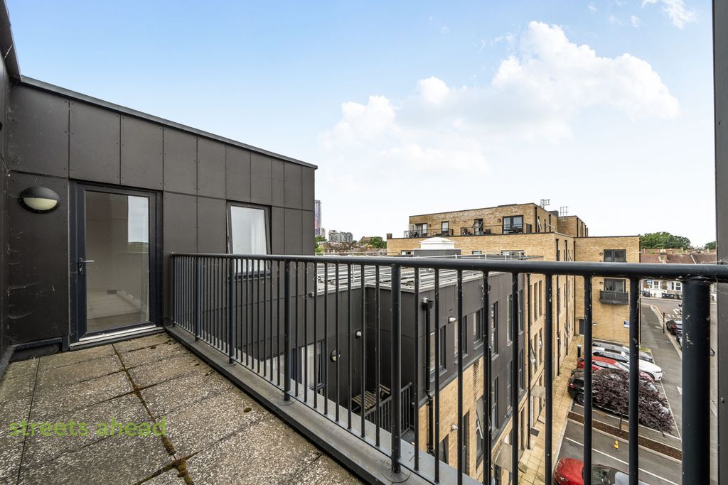 Property photo 3 of 15 52473170-6496-45B...