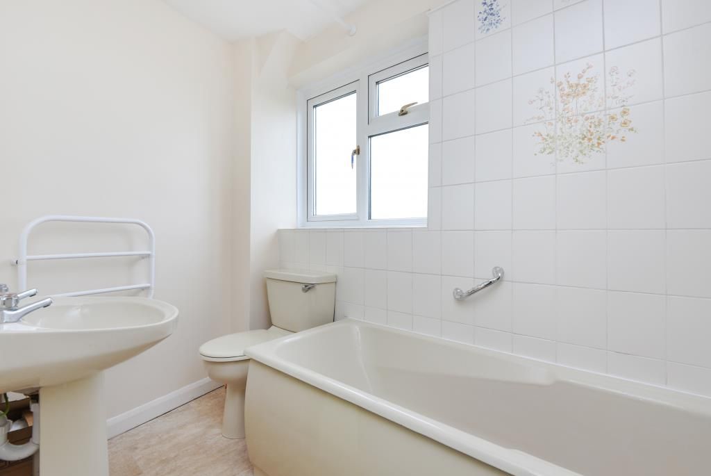 Property photo 2 of 10 Bathroom