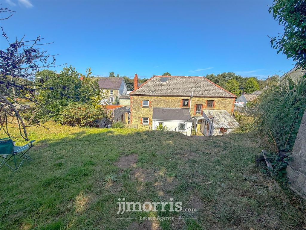 Property photo 3 of 26 F1C98C57-6D4D-4481-B427-924D6F66D765.Jpeg