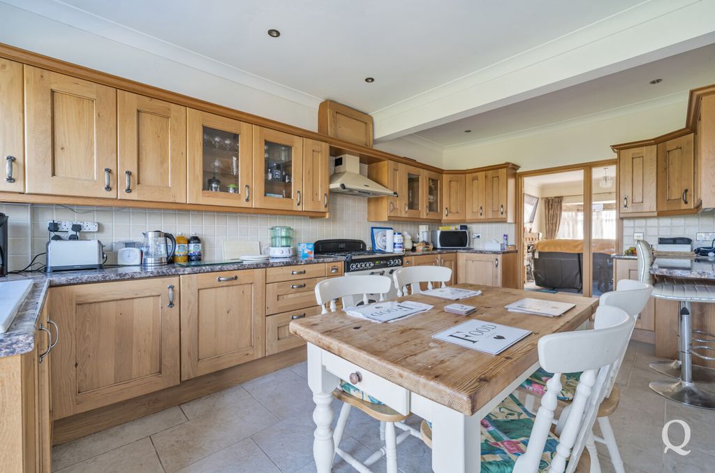Property photo 2 of 24 3F236F78-6382-49A...