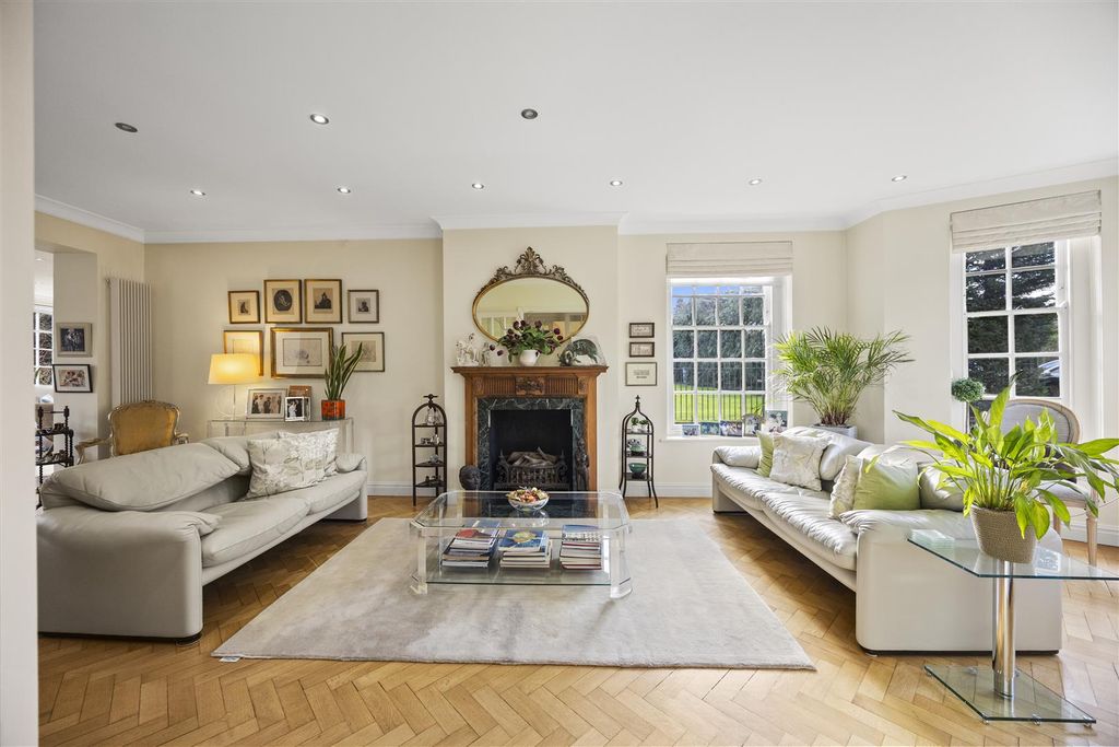 Property photo 2 of 22