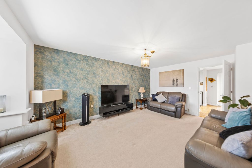 Property photo 2 of 23