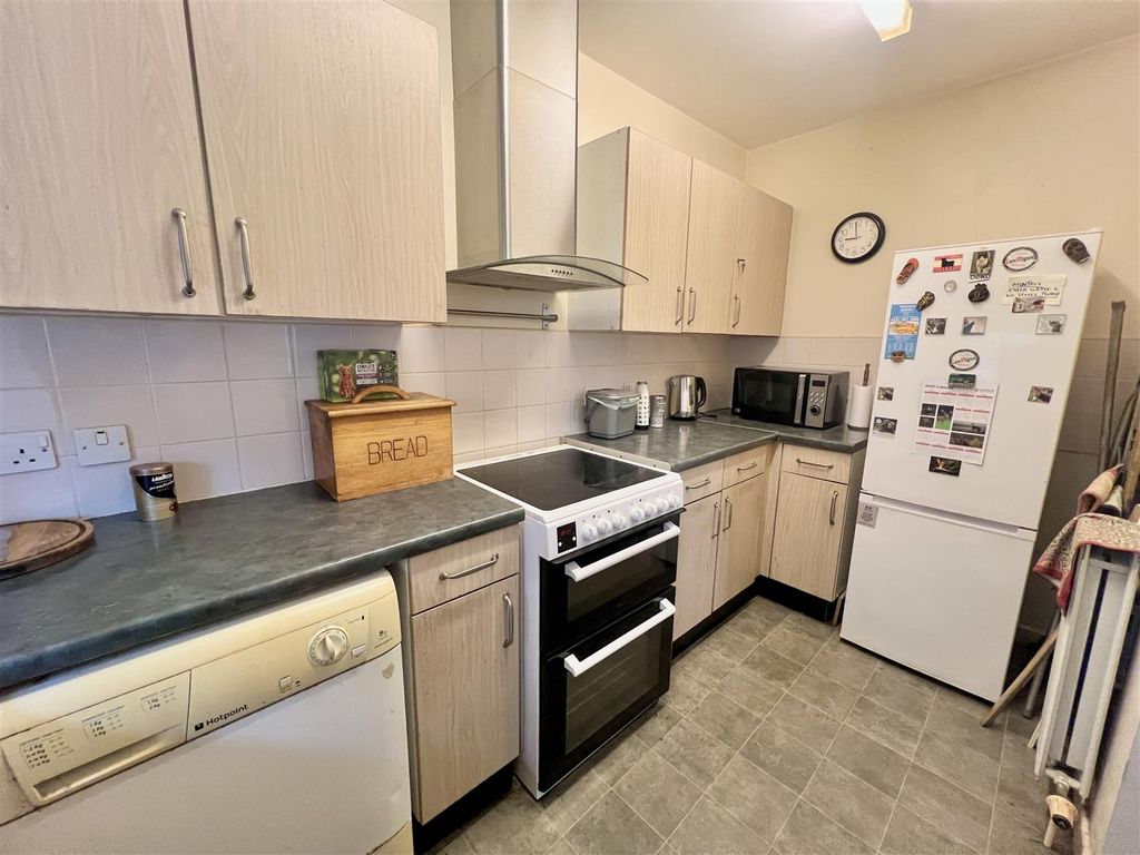 Property photo 3 of 13 Kitchen