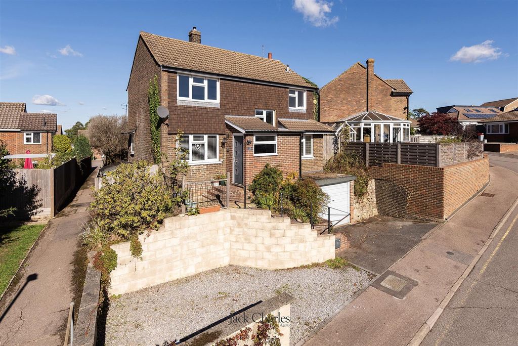 Property photo 1 of 18 19 The Forstal, Pembury, Tn2 4Eg 002.Jpg