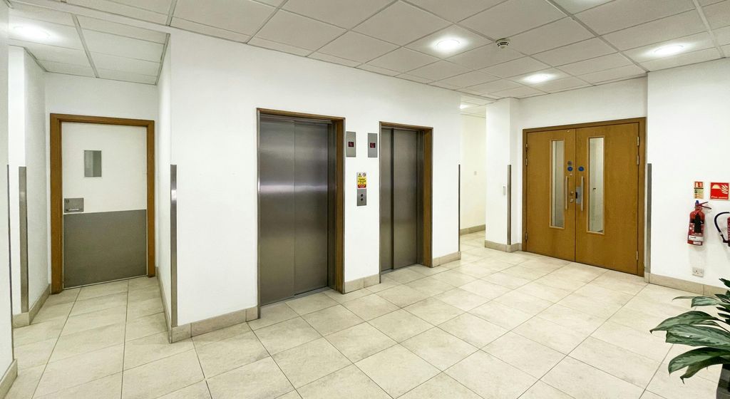 Property photo 3 of 15 Farriers Yard Hammersmith W6 Office To Let 10.Jpg