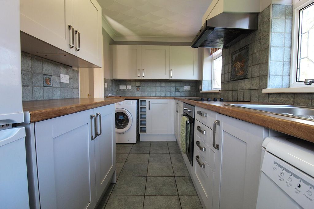 Property photo 3 of 20 Kitchen