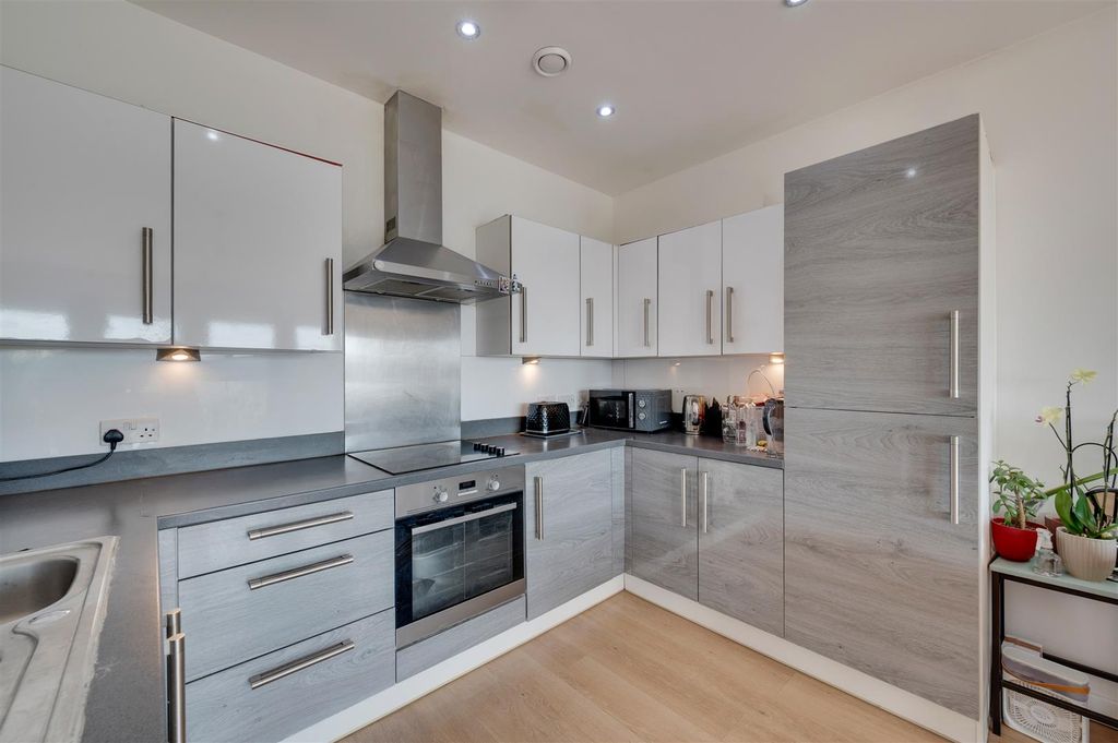 Property photo 3 of 14 Daniels_Dan Court, Lakeside Drive Park Royal Nw10_