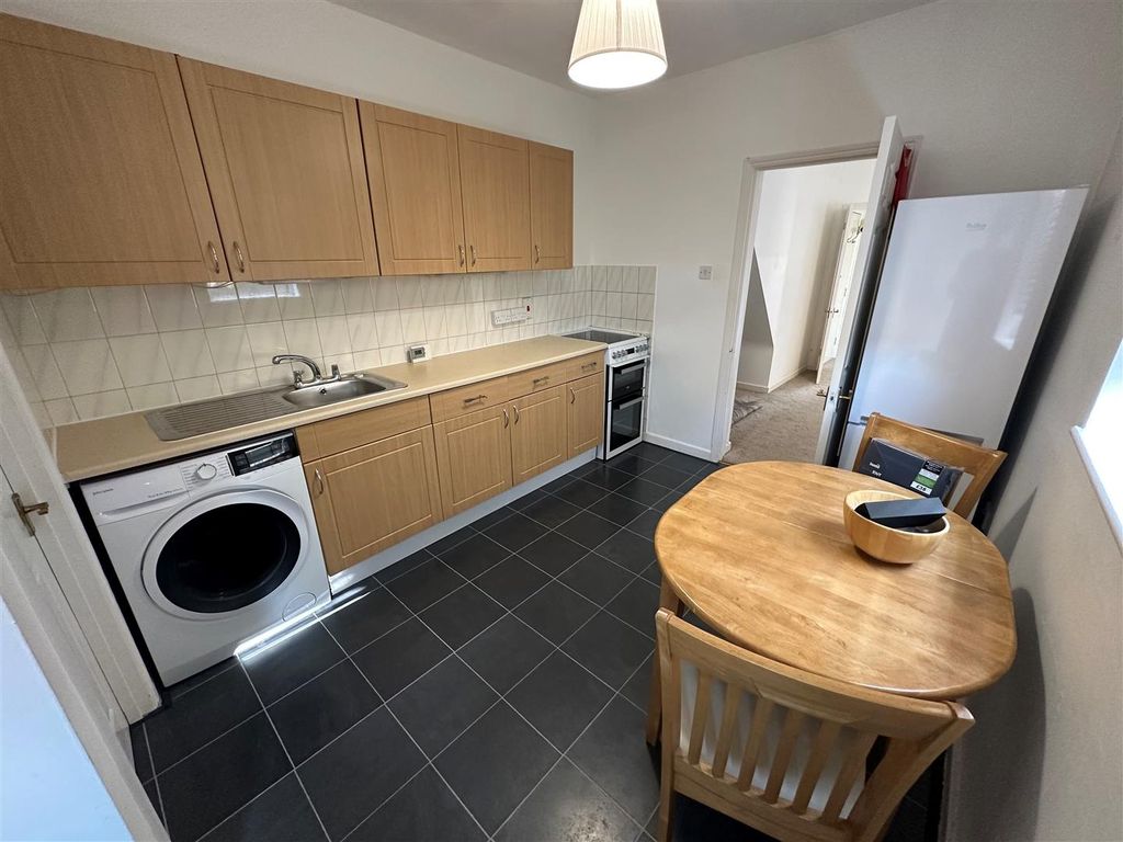 Property photo 2 of 7 Coopers Estate Agents