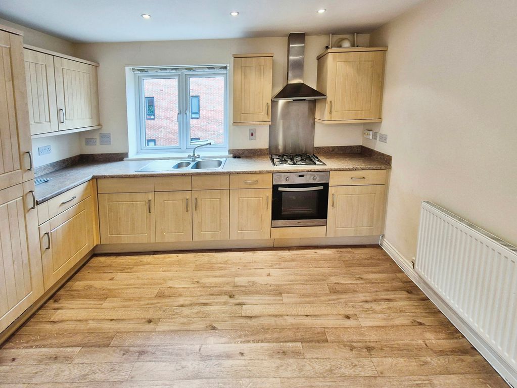 Property photo 3 of 7 Kitchen
