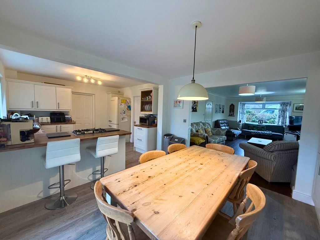 Property photo 3 of 27