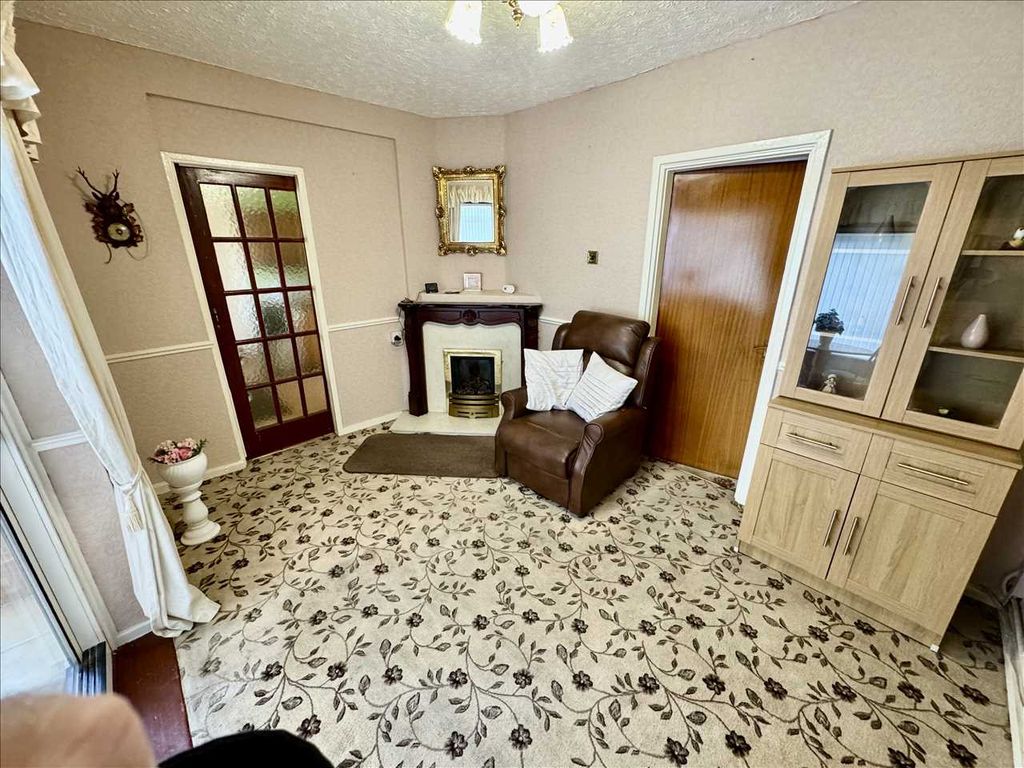 Property photo 3 of 10 Dining Room