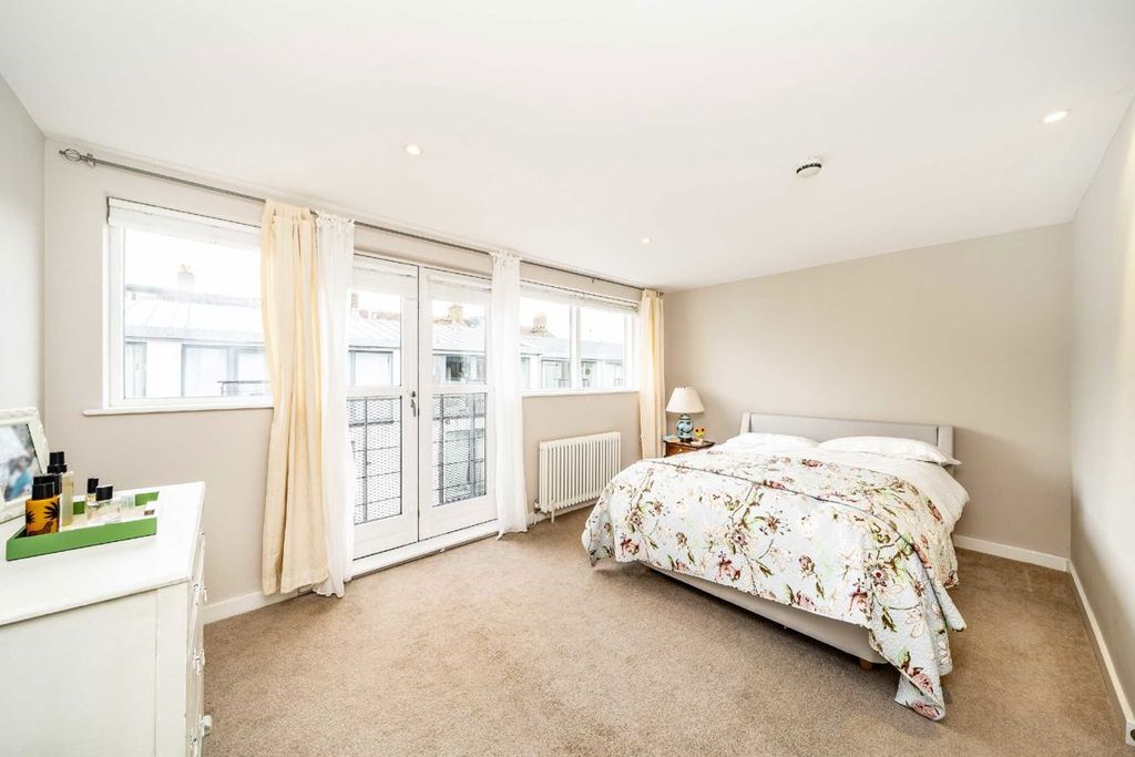 Property photo 3 of 11