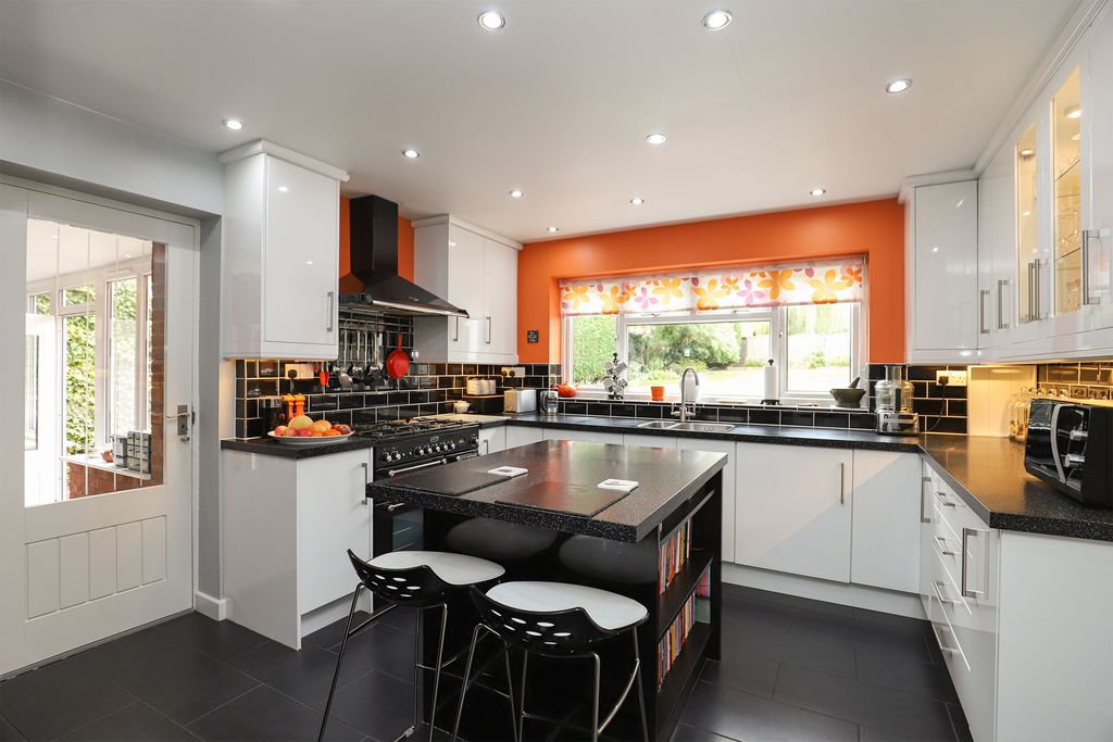 Property photo 3 of 40