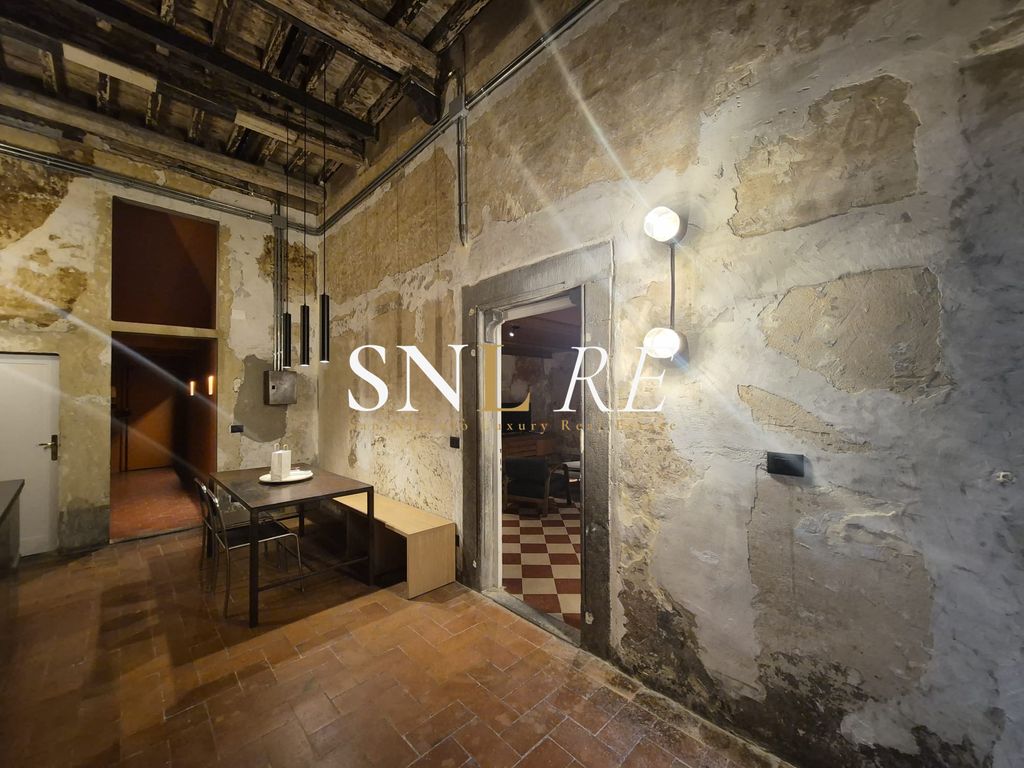 Property photo 2 of 27