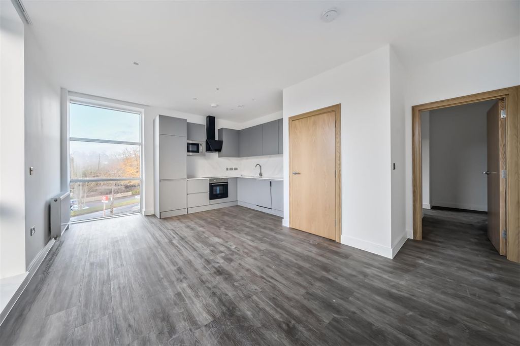 Property photo 3 of 15 1385626-4-69298A4940892.Jpg