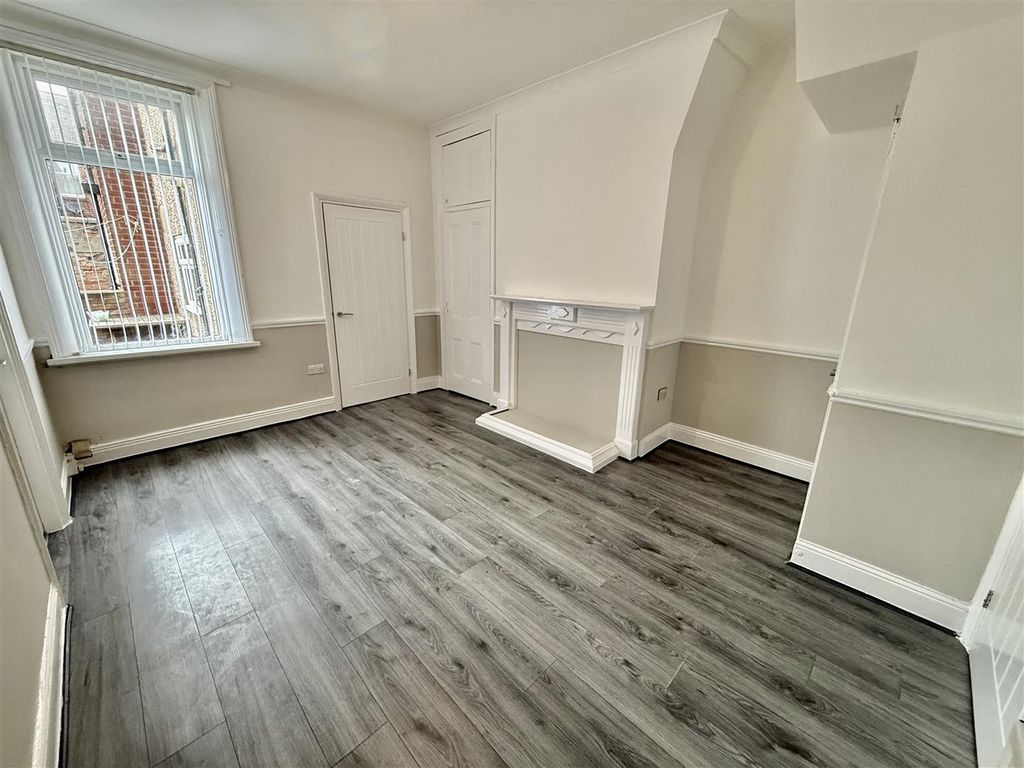 Property photo 2 of 7 Lounge