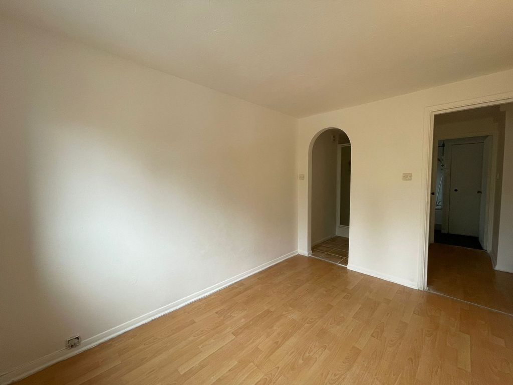 2 bed flat for salePavilion Way, Edgware HA8 photo 4