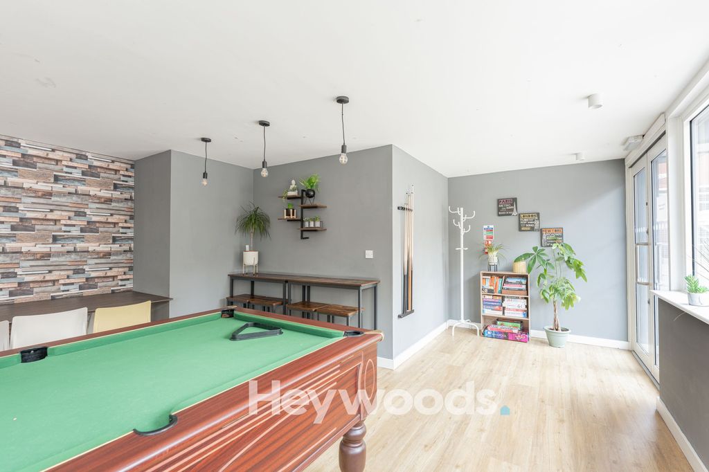 1 bed flat for saleThe Midway, Keele House ST5 photo 4