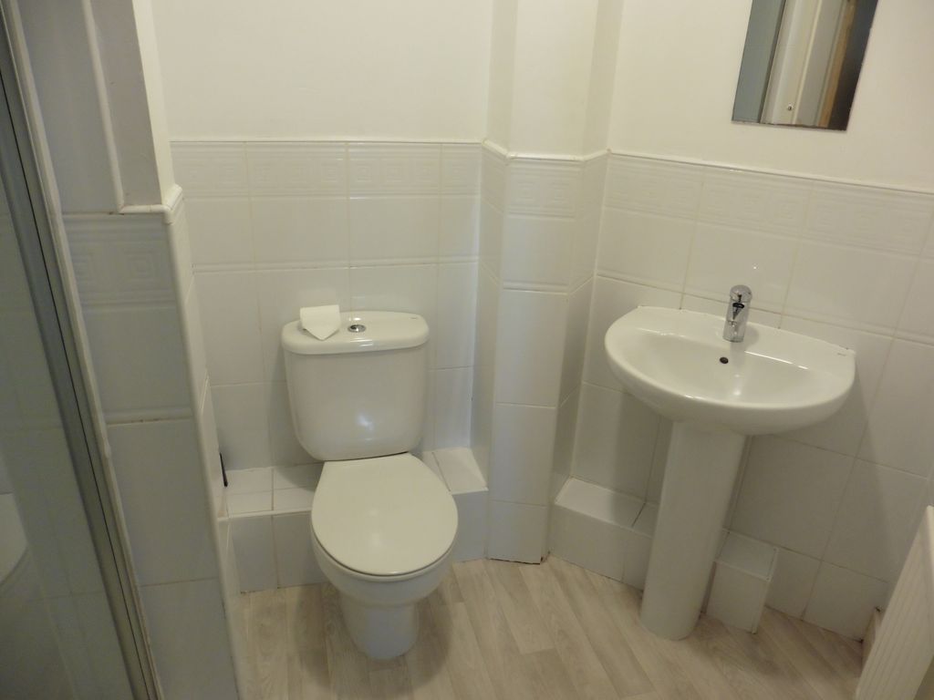 Property photo 3 of 5 Bed 1 En-Suite