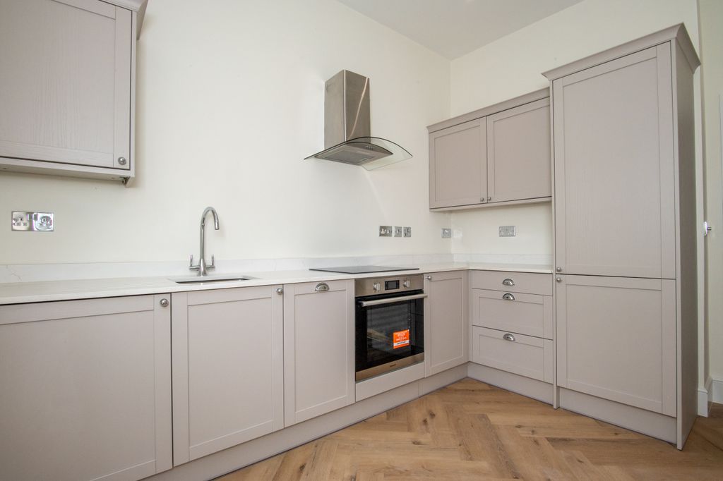 Property photo 2 of 17 007