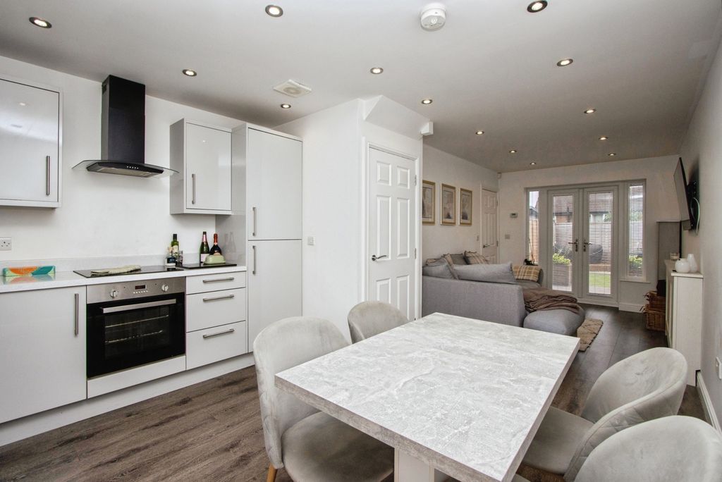 Property photo 3 of 21 Pbox-Img.Jpg