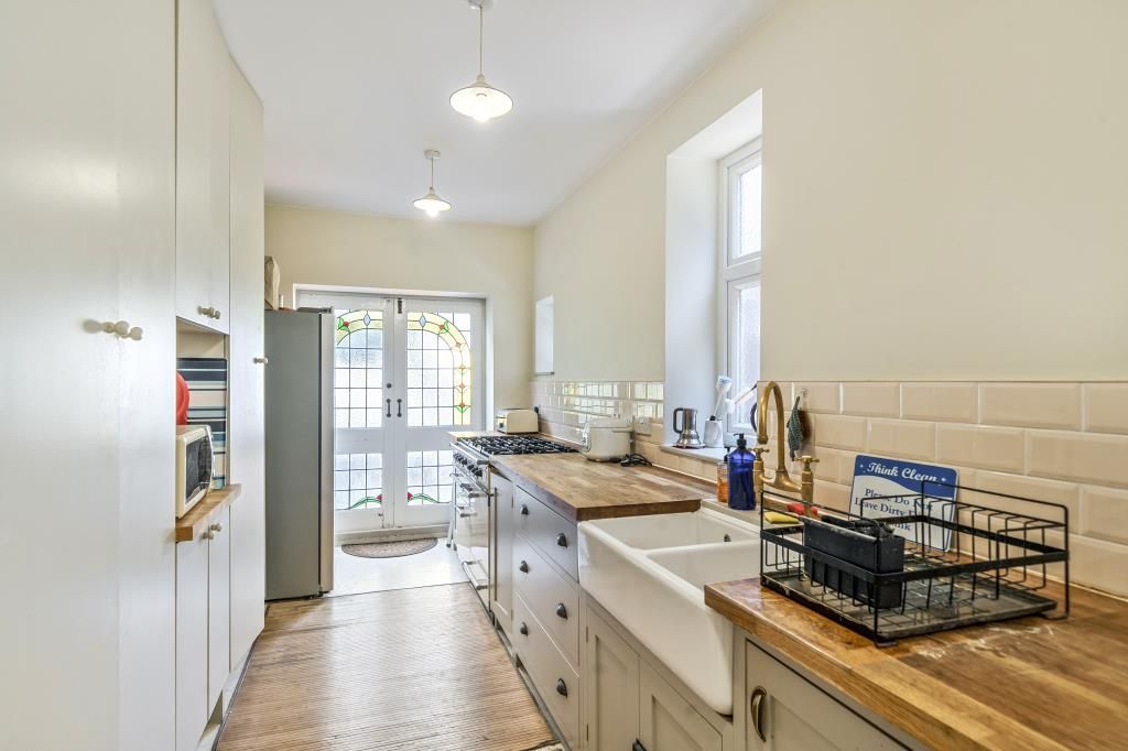 Property photo 3 of 20 Kitchen