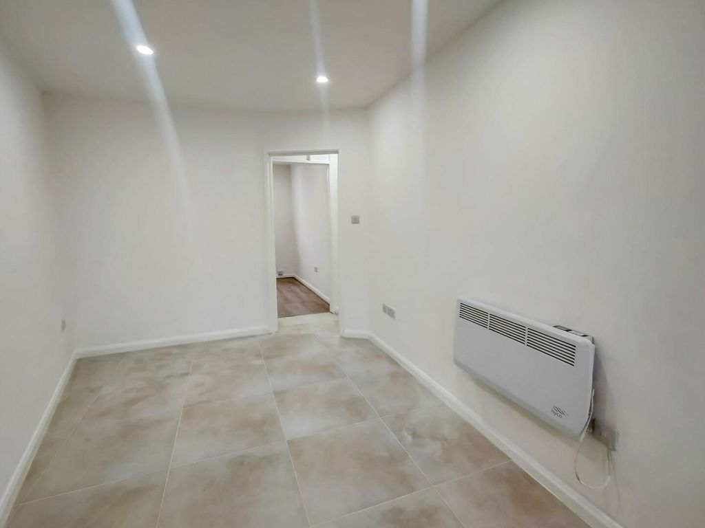 Property photo 3 of 11 Photo 9