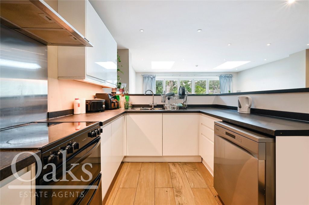 Property photo 3 of 16 Picture No. 12