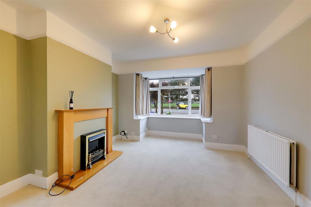 Property photo 2 of 11 Img_3692-Img_3694.Jpg