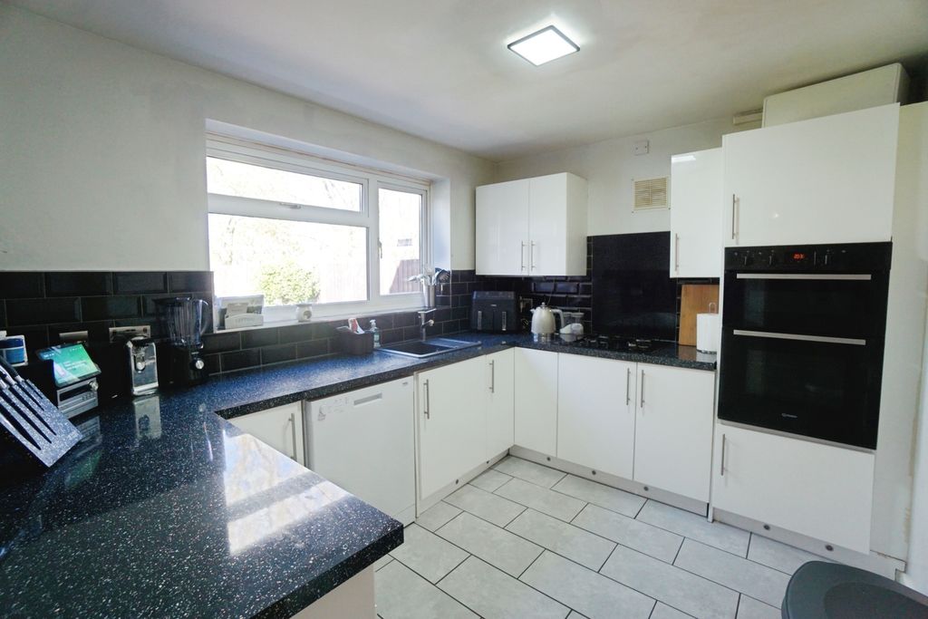 Property photo 3 of 16 Kitchen