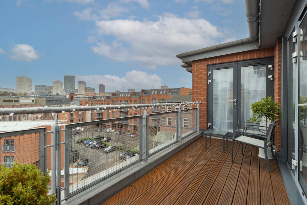 Property photo 2 of 23 Terrace