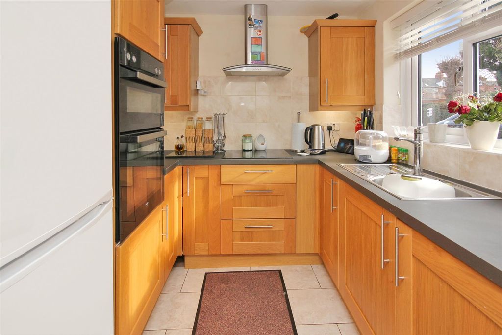 Property photo 3 of 12 Kitchen 1.Jpg