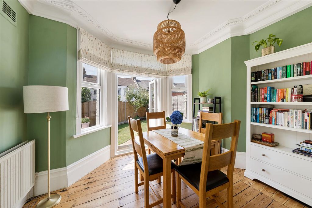 Property photo 3 of 29 Francis Road, E10