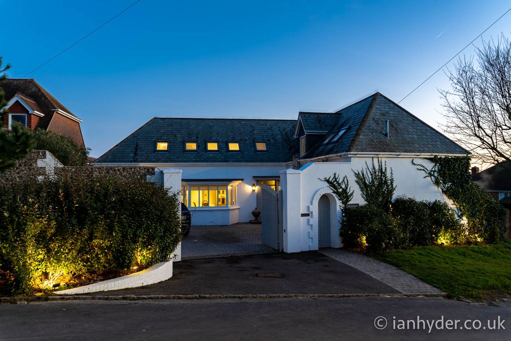 Property photo 1 of 24