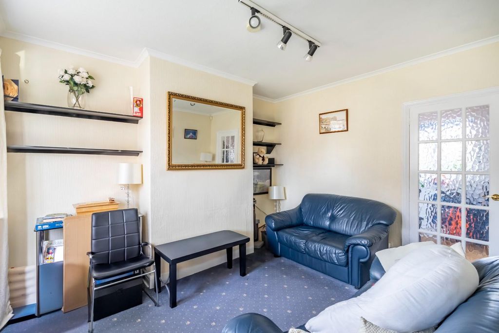 Property photo 2 of 11 Living Room