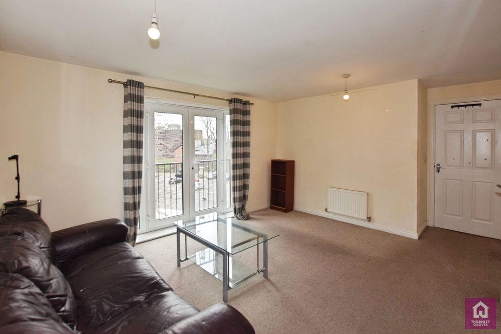 Property photo 2 of 17 Picture No. 21