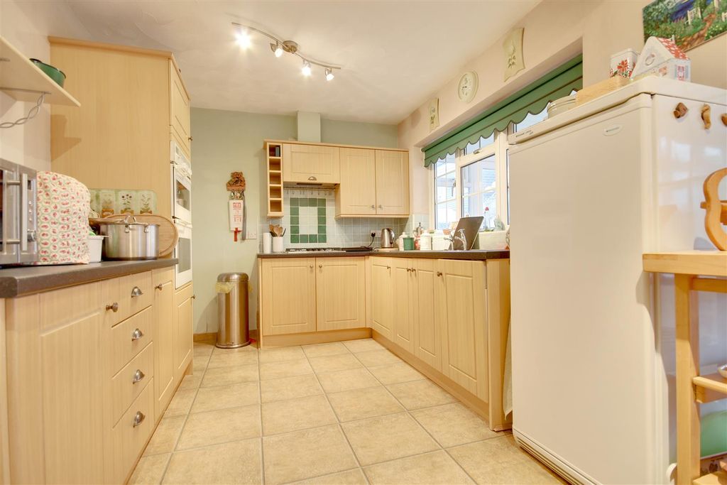 Property photo 2 of 8 Kitchen.Jpg