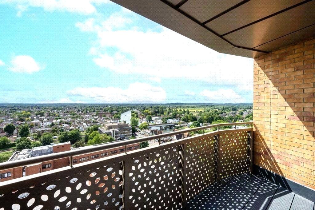 Property photo 3 of 7 Balcony