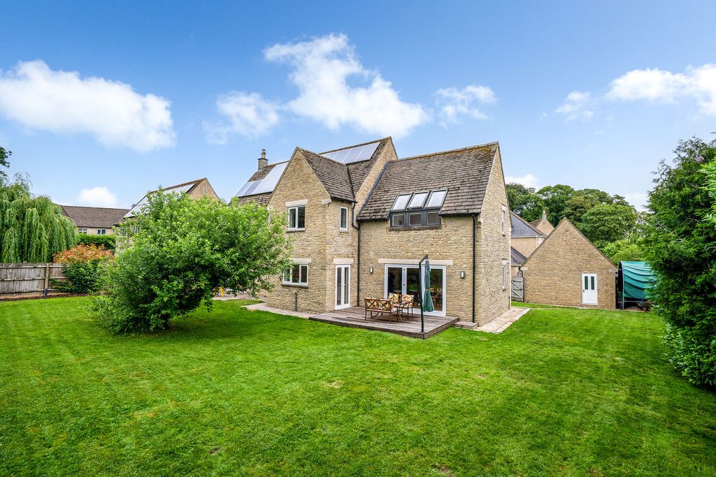 Property photo 2 of 19