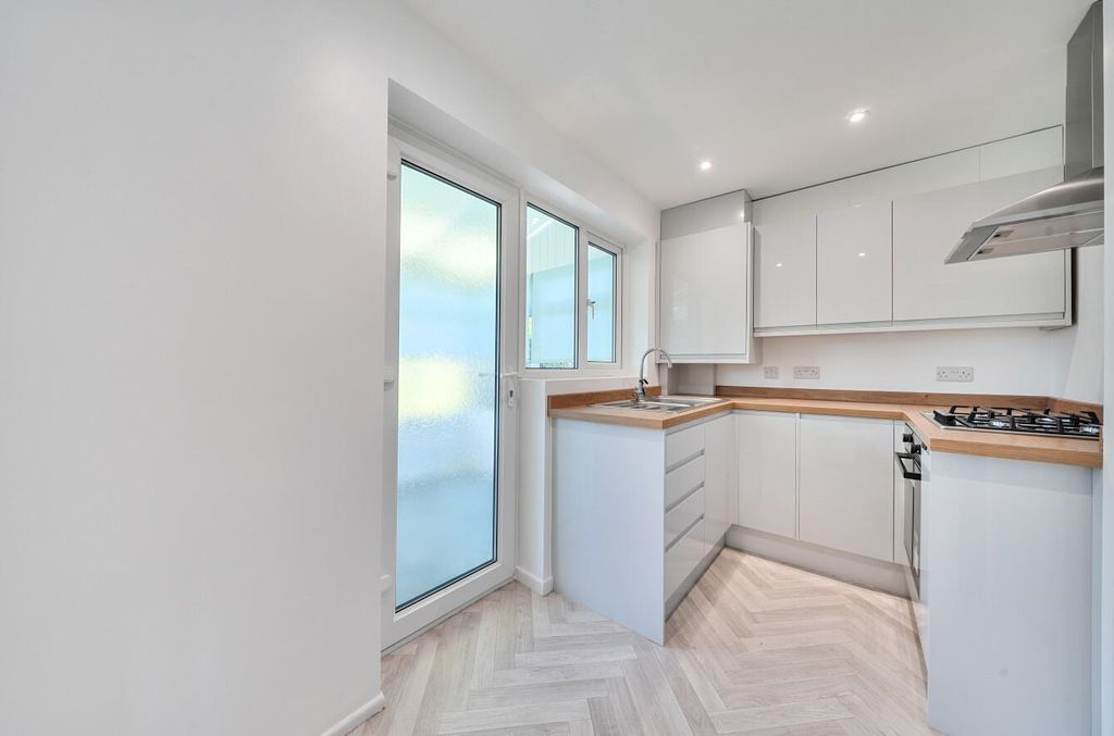 Property photo 2 of 15 Oakmount Road 67 (9).Jpg