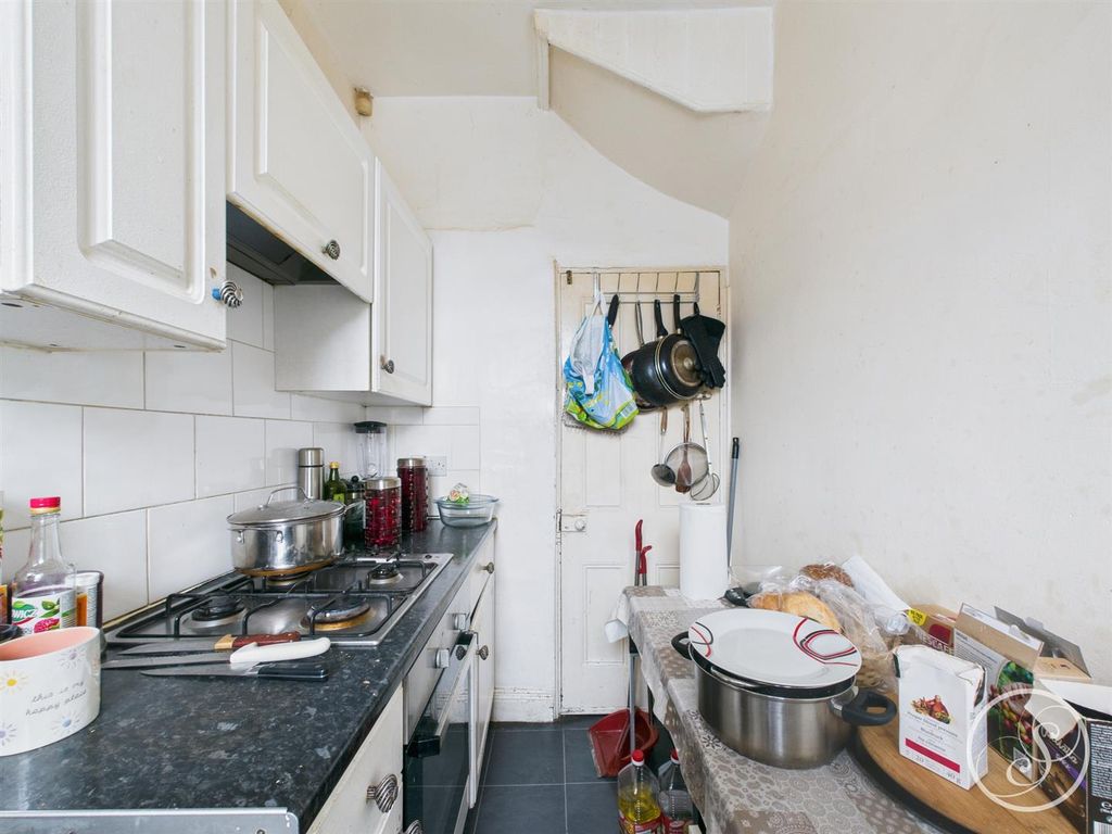 Property photo 3 of 13 Kitchen