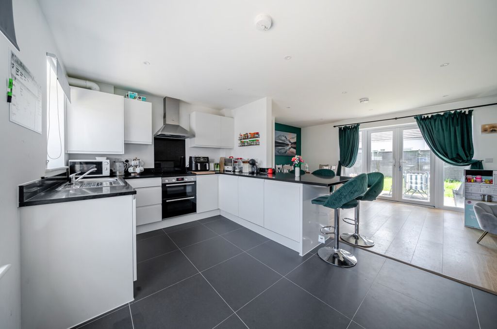 Property photo 2 of 22 1479335-17-6A2c10...