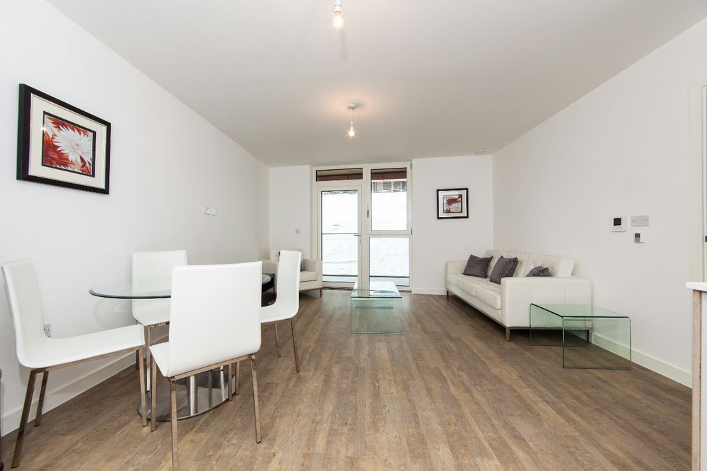 Property photo 1 of 7 Living