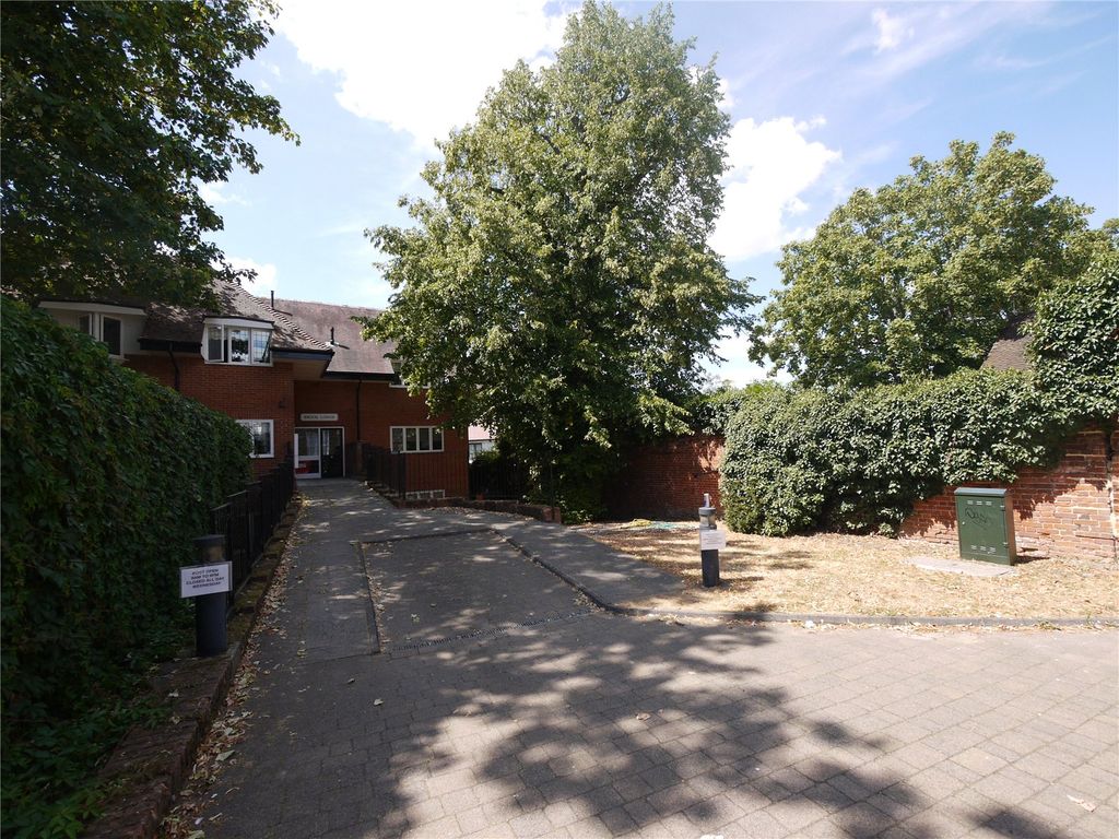 Property photo 3 of 8 Picture No. 01